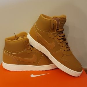 NWT Women's Wheat (Camel) color Nike